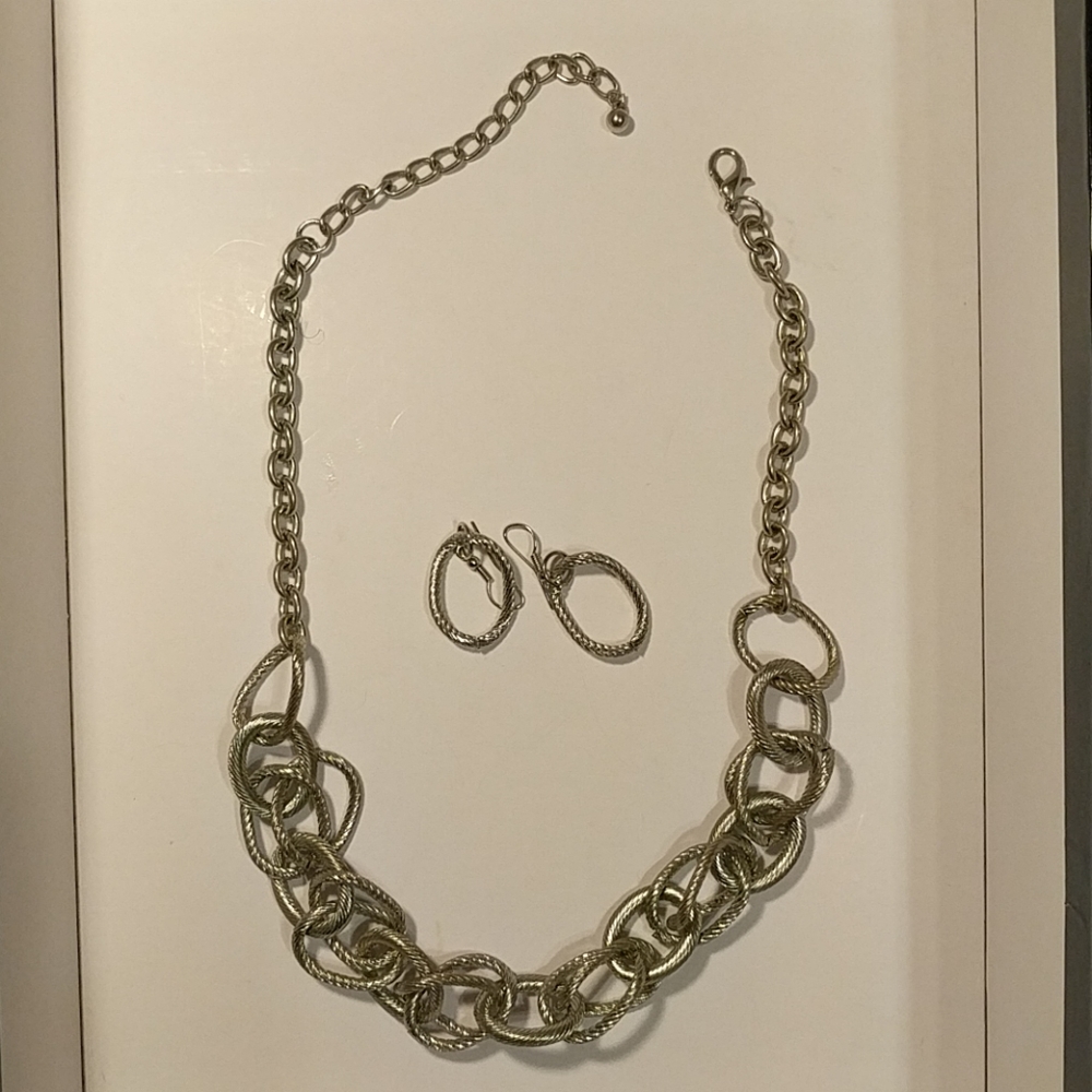 Women's costume jewelry set